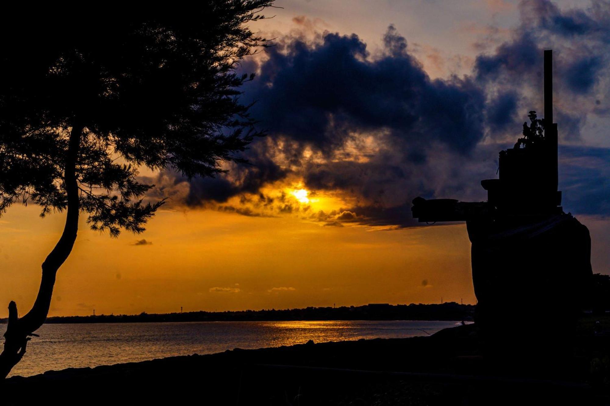 Wyndham Tamansari Jivva Resort Bali Siyut Exteriér fotografie Sunset at Lake Worth