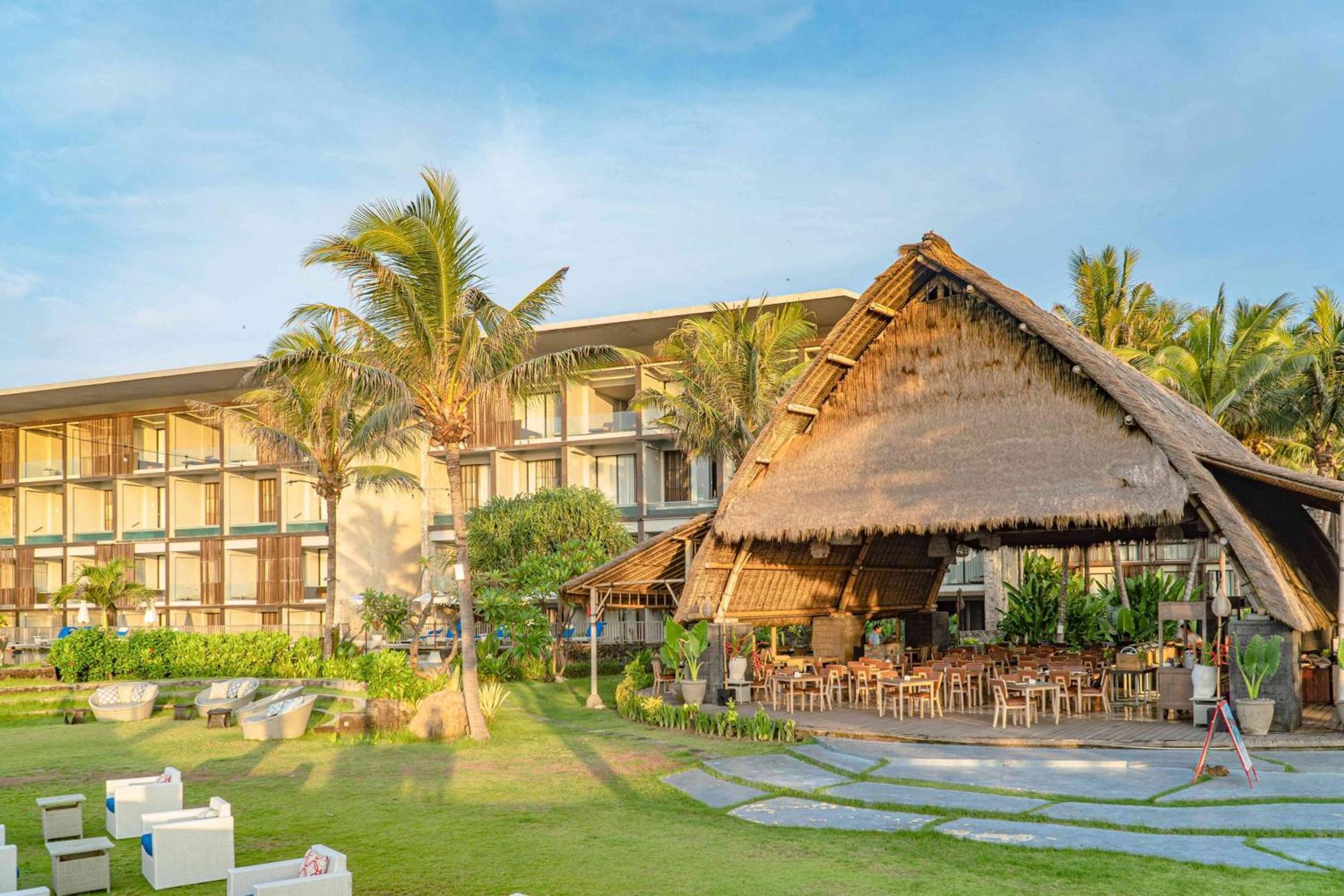 Wyndham Tamansari Jivva Resort Bali Siyut Exteriér fotografie The resort's main building