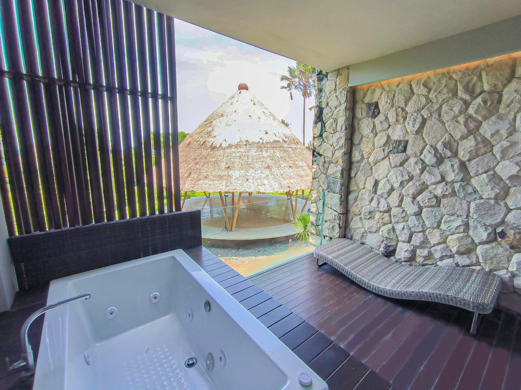 Wyndham Tamansari Jivva Resort Bali Siyut Exteriér fotografie A private onsen in Japan