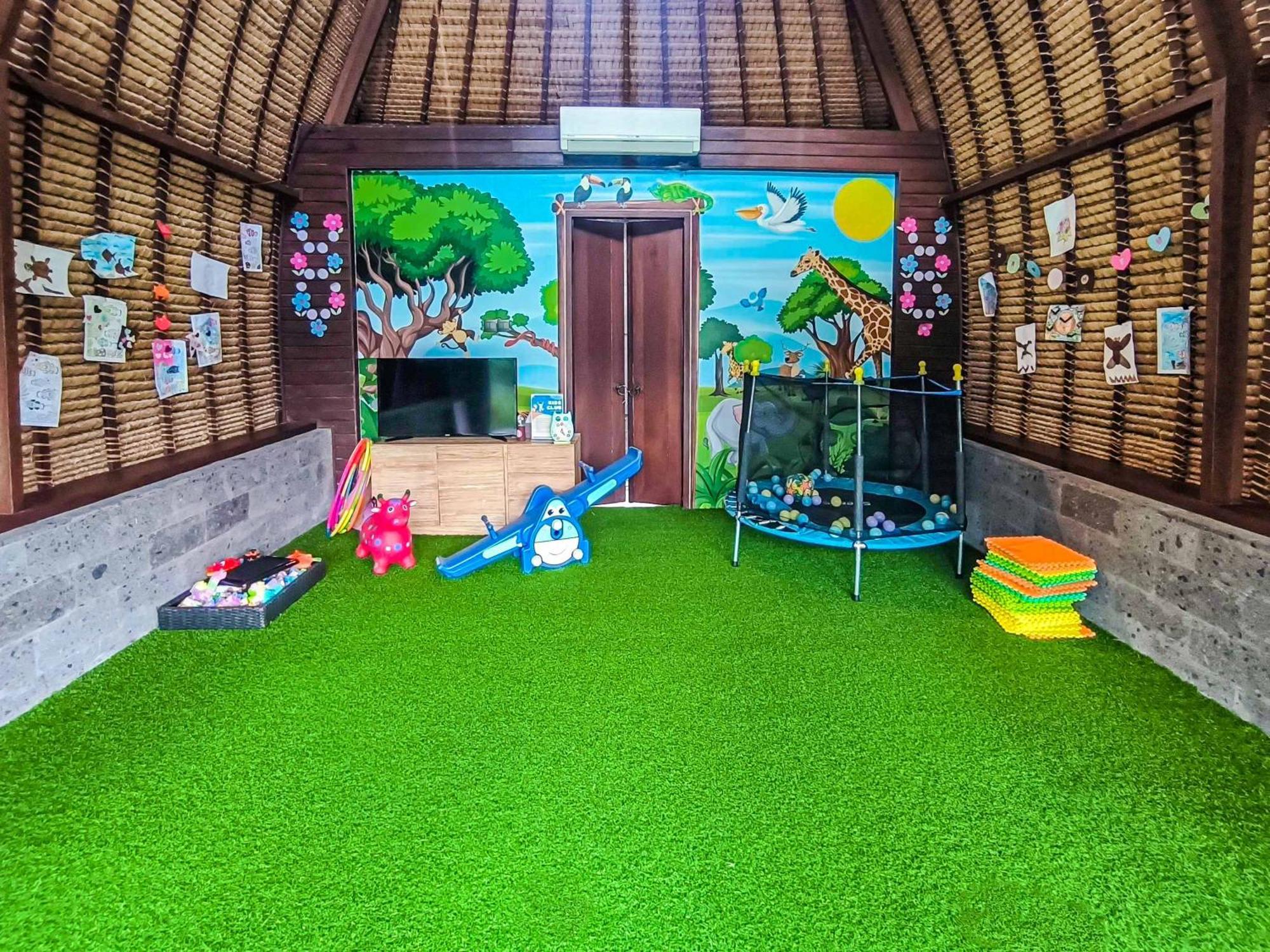 Wyndham Tamansari Jivva Resort Bali Siyut Exteriér fotografie The interior of the children's play area