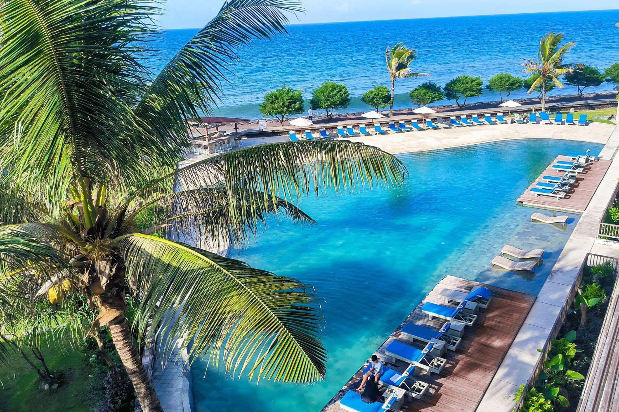 Wyndham Tamansari Jivva Resort Bali Siyut Exteriér fotografie The beach at the Sheraton Maldives Resort & Spa